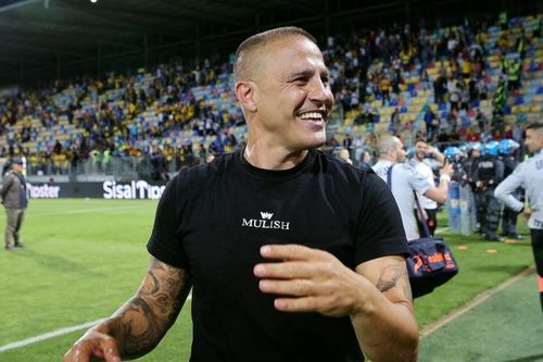 HLV Cannavaro tạo kỳ tích trụ hạng ở Serie A