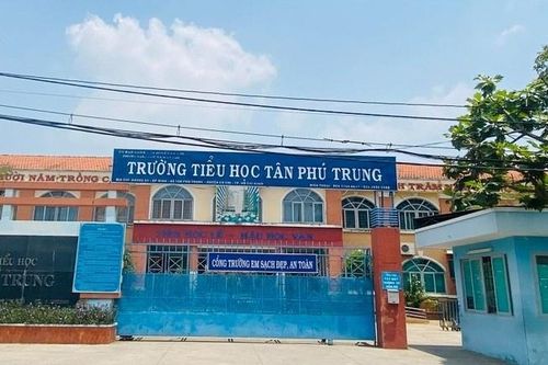 Một hiệu trưởng ở TP.HCM bị cách chức vì gây thương tích cho học sinh