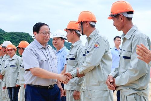 Thủ tướng Phạm Minh Chính khảo sát một số cơ sở, công trình trọng điểm tại Ninh Bình
