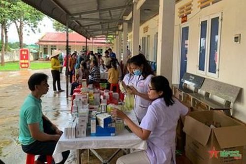Trung đoàn 720, khám bệnh, cấp thuốc miễn phí cho người dân
