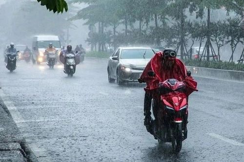 TP Cần Thơ: Mưa trắng trời kèm sấm sét, dông lốc