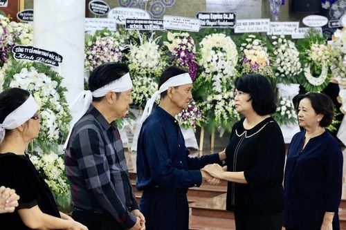 Xúc động dòng sổ tang tiễn biệt Cô Tư Duy Liên