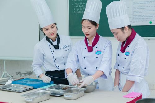 Giải 'cơn khát' nhân lực chất lượng cao