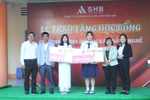 Hai HS Vĩnh Long nhận học bổng 'Chắp cánh ước mơ Đức' trị giá 300 triệu đồng