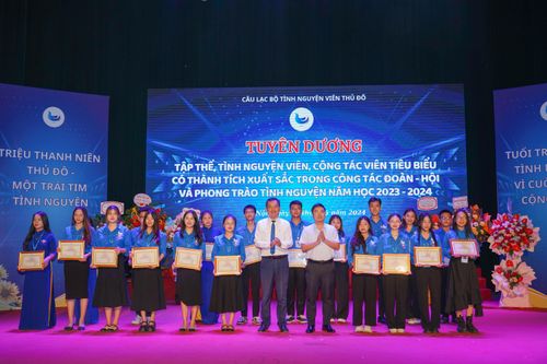 CLB Tình nguyện viên Thủ đô: 'Màu áo xanh trong tôi'