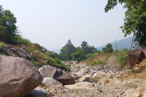 Tìm cách 'hồi sinh' dòng suối duy nhất chảy từ Hải Vân về Đà Nẵng