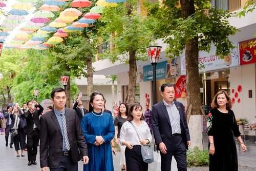 Ghé thăm Lynn Times Thanh Thủy cùng ngài Thống đốc tỉnh Shimane và phái đoàn Nhật Bản