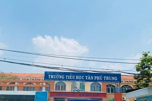 Cách chức hiệu trưởng trường tiểu học vì gây thương tích cho học sinh