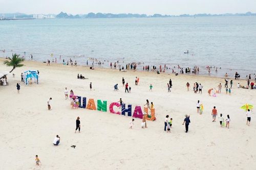 Vụ du khách tố việc thu phí trên bãi biển ở Hạ Long: Tuần Châu làm đúng quy định