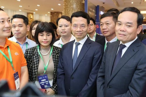 Việt Nam phải ở nhóm nước dẫn đầu về chuyển đổi số và chuyển đổi xanh