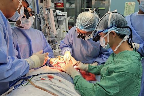 11 giờ phẫu thuật đặc biệt 'cứu' bệnh nhân bị biến dạng cằm, cổ bởi sẹo bỏng