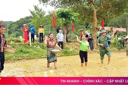 Thành lập chi hội nông dân của đồng bào dân tộc Chứt ở bản Giàng 2