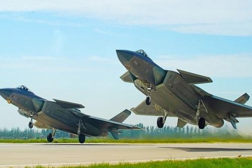 Quân đội Trung Quốc khoe năng lực mới của tiêm kích J-20