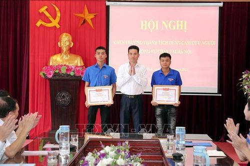 Khen thưởng những tấm gương dũng cảm cứu người