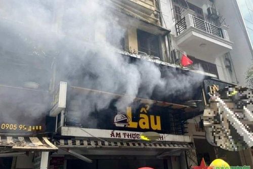 Hà Nội: Cháy dữ dội trên phố Hàng Hành
