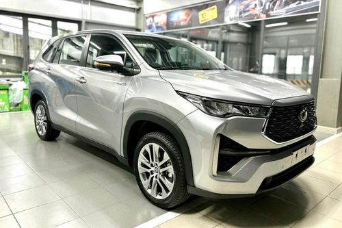 Toyota Innova Cross 2023 chạy 'siêu lướt' lên sàn xe cũ với giá bất ngờ