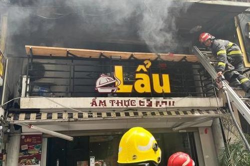 Hà Nội: Cháy dữ dội tại quán lẩu trên phố Hàng Hành