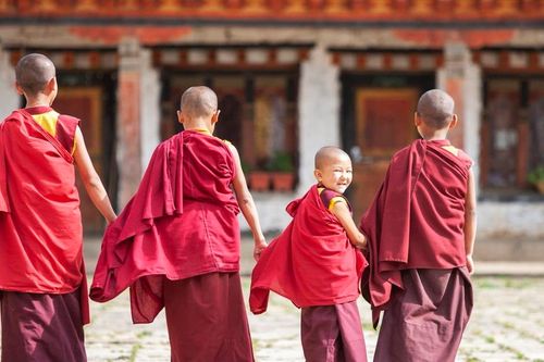 Nổi tiếng đo lường chất lượng sống bằng 'chỉ số hạnh phúc' thay vì GDP, Bhutan phải thay đổi vì... nghèo