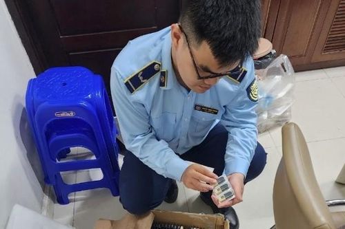 Hà Nội: Tạm giữ 600 chiếc đầu đốt máy hút thuốc lá điện tử không rõ nguồn gốc xuất xứ