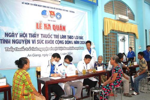 Thầy thuốc trẻ An Giang làm theo lời Bác