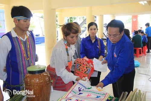 Đưa văn hóa các dân tộc đến với người trẻ