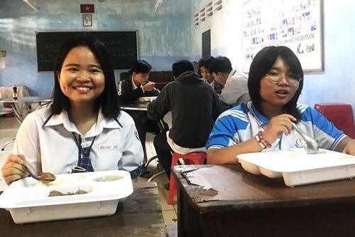 Ấm lòng với những suất cơm nghĩa tình