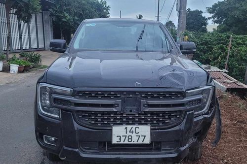 Pleiku: Tạm giữ lái xe điều khiển ô tô tông xe đạp điện khiến 2 học sinh bị thương trên đường Võ Duy Dương