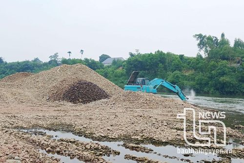 Nguy cơ sạt lở bờ sông Công do khai thác mỏ cát