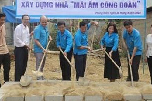 Cán bộ Công đoàn học tập và làm theo lời Bác