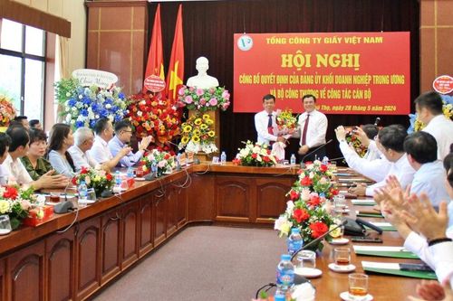 Tổng Công ty Giấy Việt Nam công bố các quyết định chức danh Bí thư Đảng ủy, Chủ tịch HĐTV