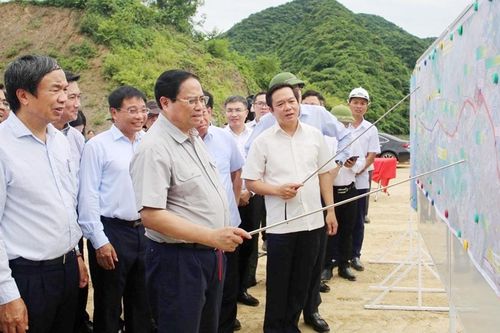 Thủ tướng Chính phủ Phạm Minh Chính khảo sát dự án giao thông trọng điểm tại Ninh Bình