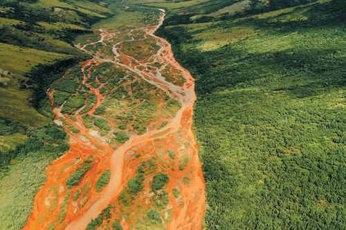 Nước sông ở Alaska bất ngờ chuyển màu cam lạ thường, nguyên nhân là do biến đổi khí hậu