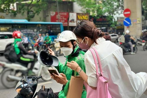 Vật giá leo thang, sinh viên với trăm cách bươn chải làm thêm