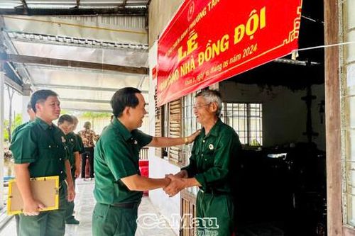 Thi đua làm theo lời Bác