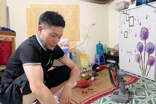 Giá hàng hóa Hà Nội đắt đỏ, công nhân rời phố về quê
