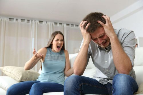Cắn răng chịu 'đòn' của vợ để gia đình êm ấm