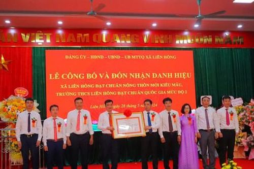 Xã Liên Hồng đón danh hiệu đạt chuẩn nông thôn mới kiểu mẫu