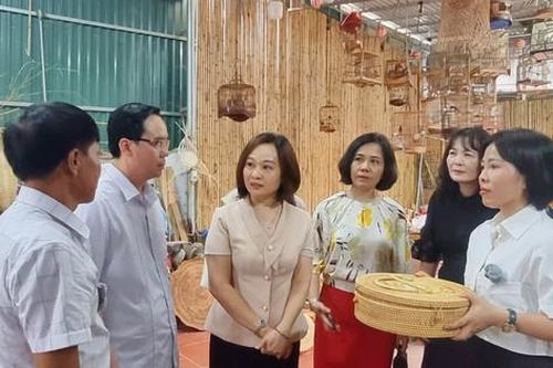 Nhiều phụ nữ làng nghề trở thành nghệ nhân, thợ giỏi