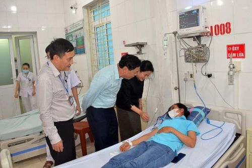 Hàng chục công nhân bị ngộ độc thực phẩm sau bữa ăn trưa