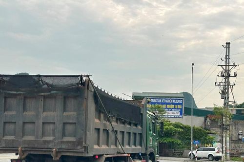 Quảng Ninh: Sau chỉ đạo kiểm tra, đoàn xe tải chở đất 'tái xuất' trên tuyến bao biển