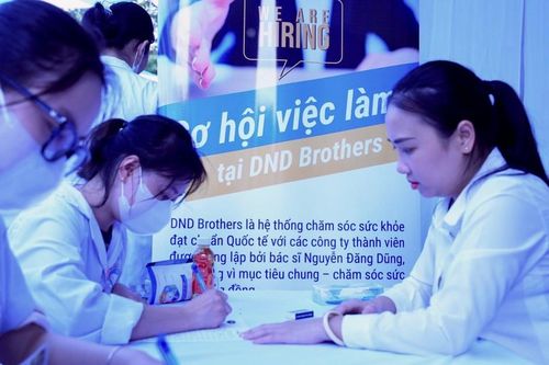 Sôi nổi ngày hội tư vấn việc làm cho hàng nghìn sinh viên