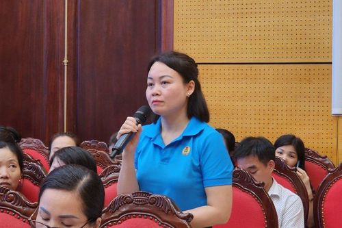 Chủ tịch UBND quận Tây Hồ đối thoại với người lao động