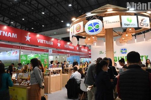 Hàng hóa Việt Nam 'hút' khách tại Hội chợ THAIFEX-Anuga Asia 2024