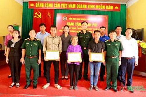 Tổng cục Công nghiệp Quốc phòng trao nhà 'Đại đoàn kết' tại tỉnh Tuyên Quang