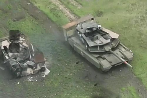 Đoàn xe tăng T-90M và BMD-4 bị chặn gần Charsov Yar