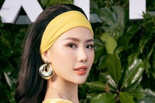 Hoa hậu Bùi Quỳnh Hoa và dàn người đẹp dự show thời trang thiết kế mới