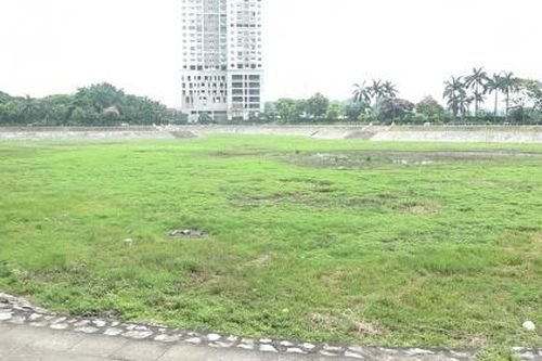 Hồ Trung Văn cạn trơ đáy dù Hà Nội đang có mưa nhiều