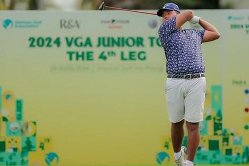 Hai golfer nhí đánh điểm âm ngày khai màn chặng 4 VGA Junior Tour