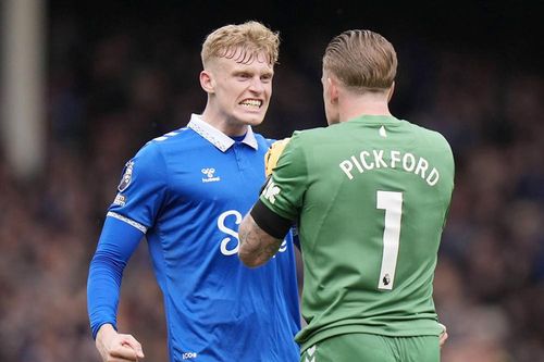Everton bán tháo một loạt cầu thủ, MU mừng thầm