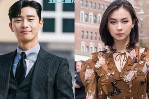 Park Seo Joon 'Thư ký Kim sao thế?' lộ ảnh tình tứ bên bạn gái kém 10 tuổi